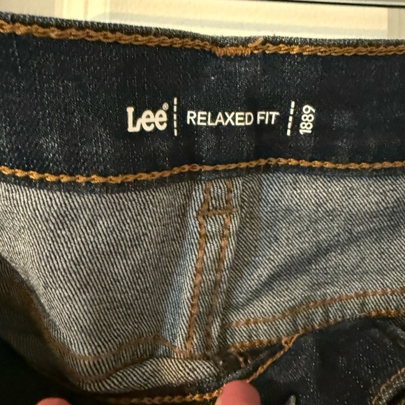 Lee | Dark Blue Relaxed Fit Straight Leg Jeans Timeless Style | Size 18 - Picture 3 of 7